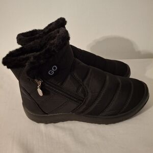 GO Snow Black Quilted Women's Winter Boots with Faux Fur Lining